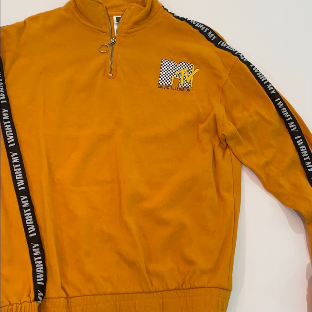 MTV gold sweatshirt